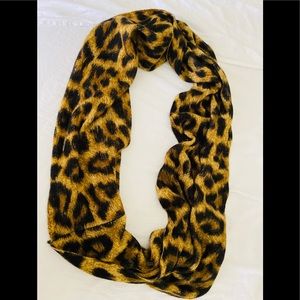 ⭐️AUTHENTIC MICHAEL KORS INFINITY LEOPARD SCARF⭐️